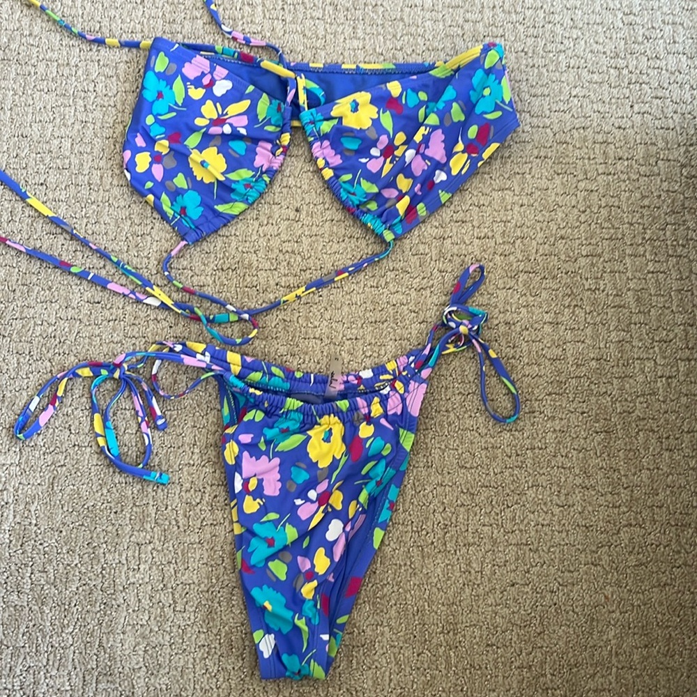 Lulus Blue Floral Print Crisscross Bikini Top (small) & Bottoms (medium)